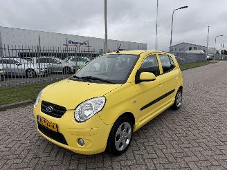 damaged passenger cars Kia Picanto 1.0 46kw AIRCO 2011/4