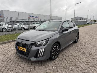 damaged passenger cars Peugeot 208 1.2 PureTech 74Kw Clima - Navi 2024/1