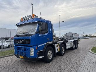krockskadad bil vrachtwagen Volvo FM 8x2 Haakarm 2008/7