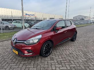 krockskadad bil auto Renault Clio 1.5 DCI  AIRCO - NAVI - Euro6 2018/3