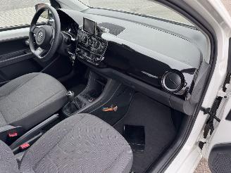Volkswagen Up! 1.0 44Kw NAIV - AIRCO picture 20