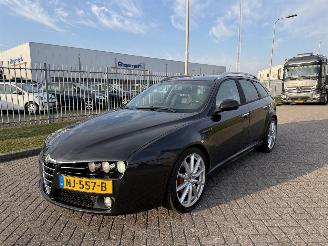 uszkodzony samochody osobowe Alfa Romeo 159 1.9 JTD TI 110Kw Clima 2008/1