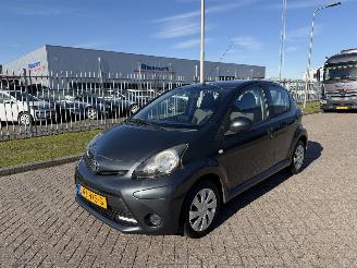 uszkodzony samochody osobowe Toyota Aygo 1.0 VVT-i  AIRCO - NAVI 2013/10