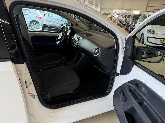 Volkswagen Up! 1.0 44Kw AIRCO picture 18
