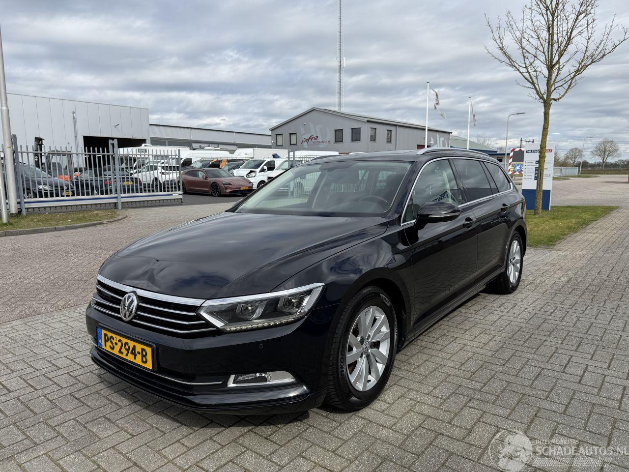 Volkswagen Passat 1.6 TDI 88Kw DSG Clima - Navi