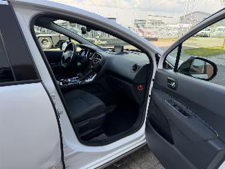 Peugeot 3008 2.0 HDI Hybrid4  Clima - Navi picture 18