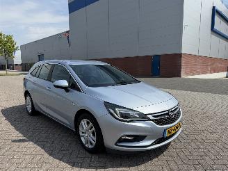 damaged passenger cars Opel Astra 1.6 CDTi  Clima - Navi - Euro6 2017/5