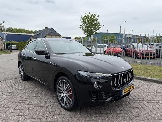 damaged passenger cars Maserati Levante 3.0 V6 S AWD GranLusso 2016/9