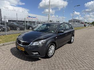 Unfallwagen Kia Cee d Sporty wagon 1.4 CVVT 77Kw AIRCO 2012/2