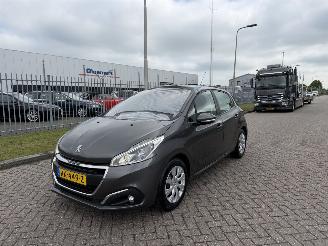 Coche accidentado Peugeot 208 1.6 HDI 74Kw Navi - Airco 2017/12