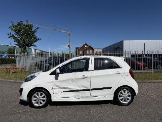 Kia Picanto 1.2 CVVT 63Kw  AIRCO picture 5