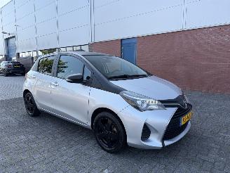 Voiture accidenté Toyota Yaris 51Kw Aspiration Bi-Tone AIRCO 2016/12