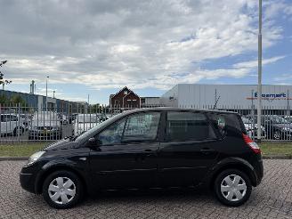 uszkodzony samochody osobowe Renault Scenic 1.6 16V 82Kw Clima 2006/9