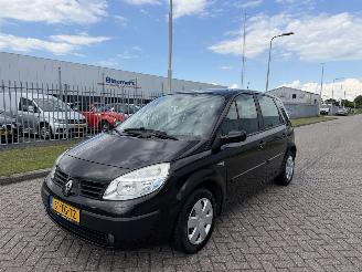 Coche accidentado Renault Scenic 1.6 16V 82Kw Clima 2006/9