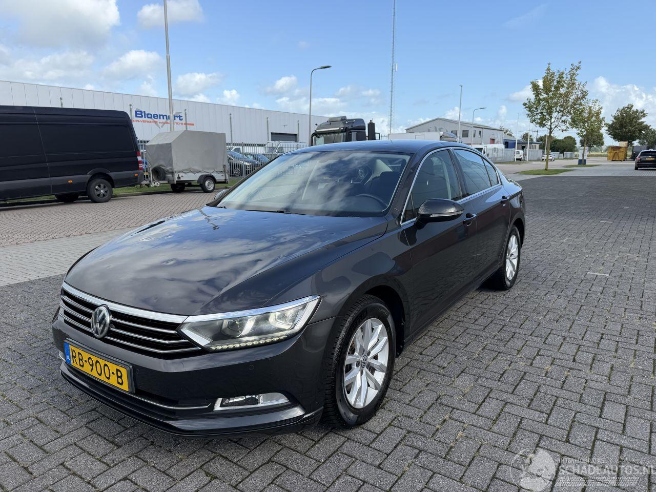 Volkswagen Passat 1.4 TSI DSG Clima - Navi