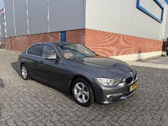 uszkodzony samochody osobowe BMW 3-serie 320i 125kw Clima Navi 2013/3