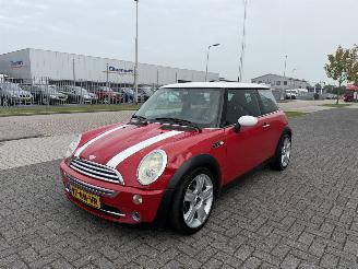 damaged passenger cars Mini Cooper 1.6 85Kw AIRCO 2005/6