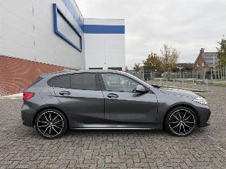 Damaged car BMW 1-serie 118i M High Exe 103kw Clima - Navi 2020/1