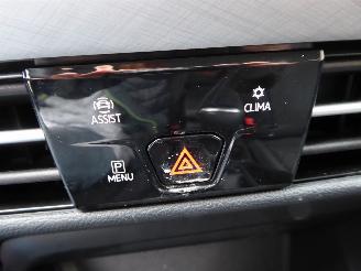 Volkswagen Golf Life picture 17