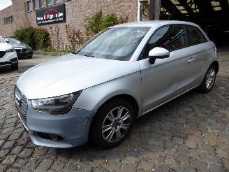 skadebil auto Audi A1 attraction 2011/9