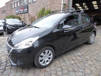 Unfallwagen Peugeot 208  2015/3
