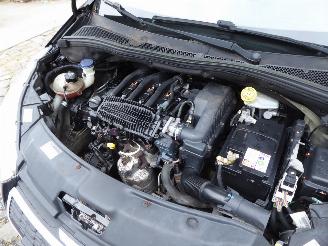 Peugeot 208  picture 17