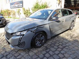 krockskadad bil auto Peugeot 308 SW Active pack 2024/7