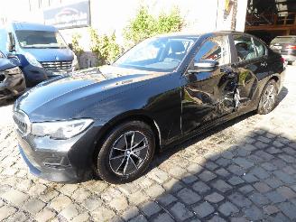 damaged passenger cars BMW 3-serie 318 d Advantage 2021/4