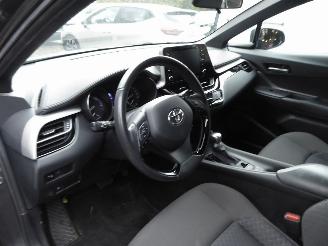 Toyota CH-R Hybrid picture 11