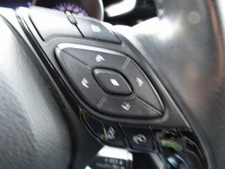 Toyota CH-R Hybrid picture 15