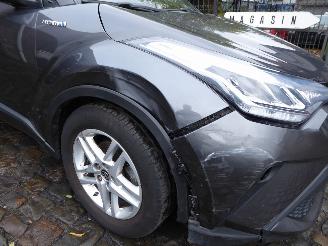 Toyota CH-R Hybrid picture 5