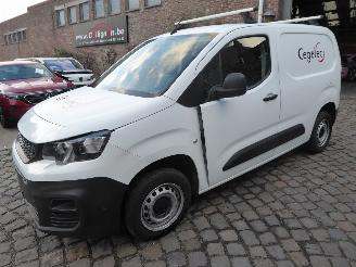 krockskadad bil auto Peugeot Partner Premium L1 2021/5