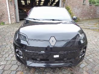 Renault 5 5 E-Tech Electric 150 Comfort Range Iconic Five picture 2