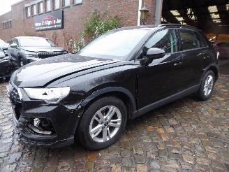 krockskadad bil auto Audi Q3 35 TDI 2021/4