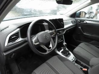 Volkswagen T-Roc Life picture 15