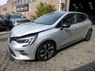 skadebil auto Renault Clio V Evolution 2023/3