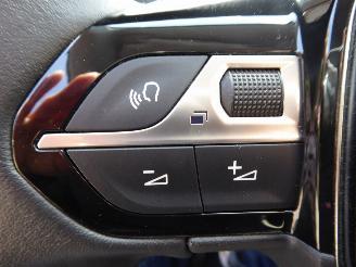 Peugeot 208 Allure picture 12