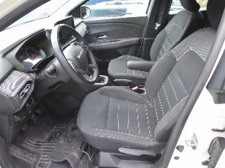 Dacia Sandero Expression picture 11