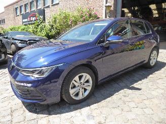 Schadeauto Volkswagen Golf VIII Lim. Life eTSI 2024/7