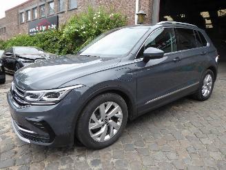 krockskadad bil auto Volkswagen Tiguan Elegance eHybrid 2021/5