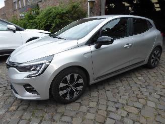 krockskadad bil auto Renault Clio V Evolution 2023/11