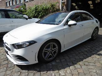 uszkodzony samochody osobowe Mercedes Cla-klasse 180 d Limousine Pack AMG 2020/8