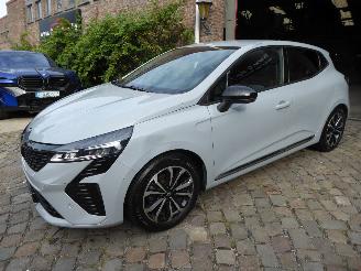 skadebil auto Renault Clio V Techno 2025/1