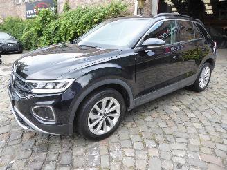 Vaurioauto  passenger cars Volkswagen T-Roc Life 2024/2