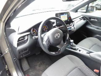 Toyota CH-R Hybrid Lounge picture 15