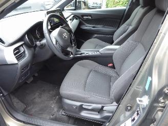 Toyota CH-R Hybrid Lounge picture 13