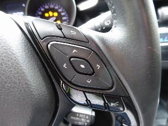 Toyota CH-R Hybrid Lounge picture 19