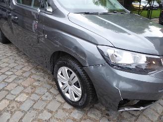 Volkswagen Caddy Maxi Combi Plus picture 4