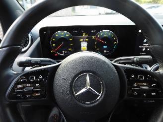 Mercedes GLA 250 e picture 15