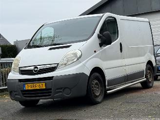 krockskadad bil bedrijf Opel Vivaro 2.0 CDTI 3-PERS Airco 2011/9